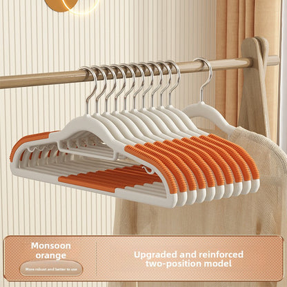 Anti-slip hanger