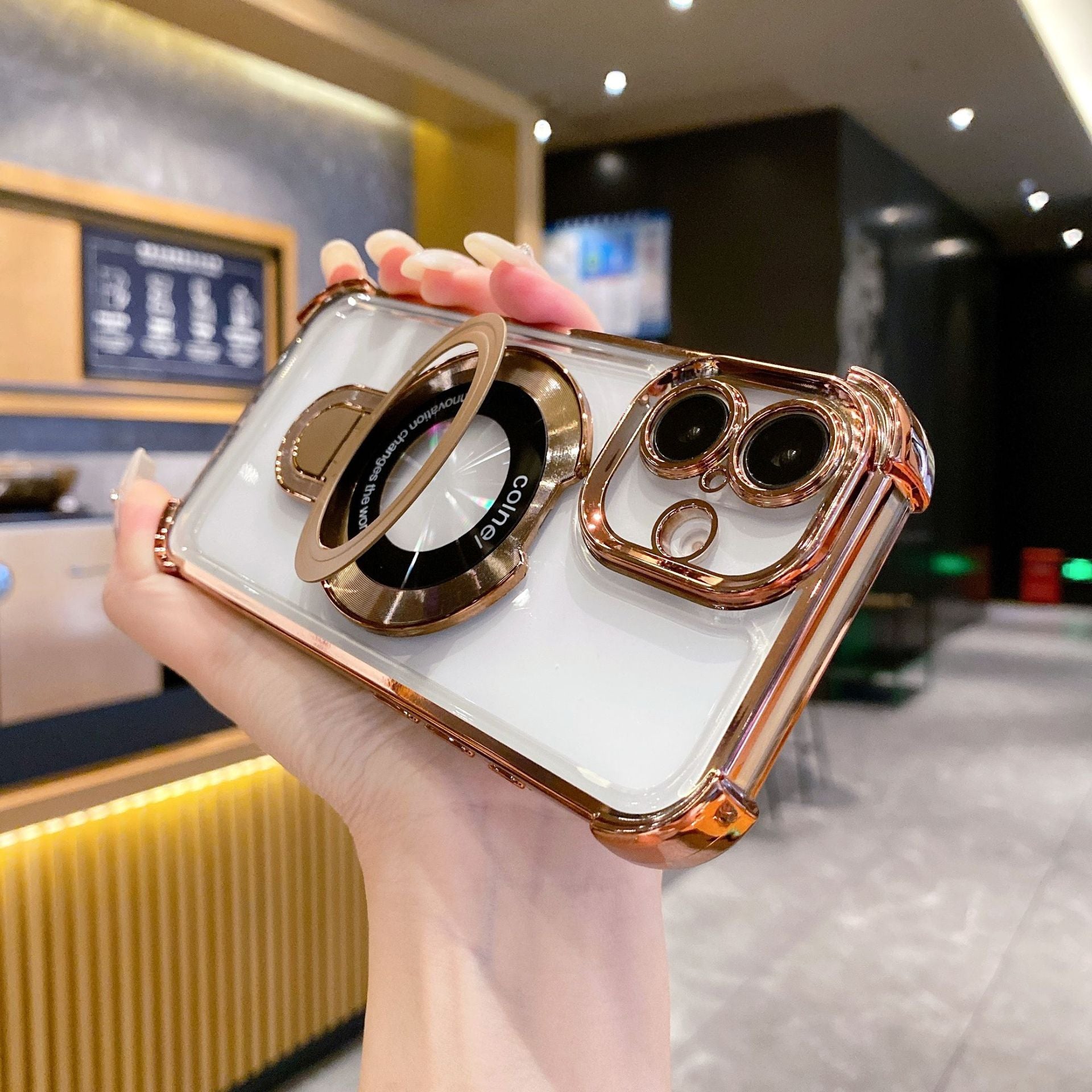 Anti-vibration four-corner anti-drop phone case
