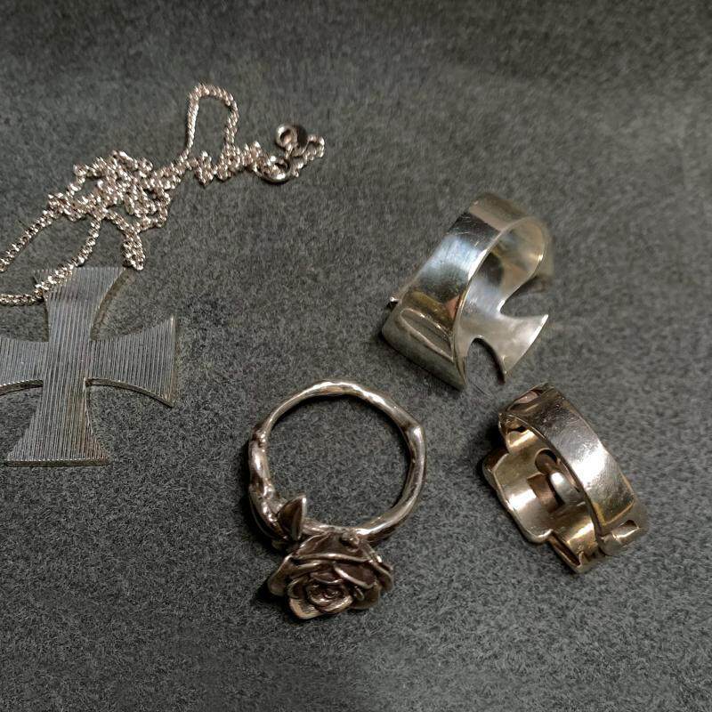 Antique rose cross ring
