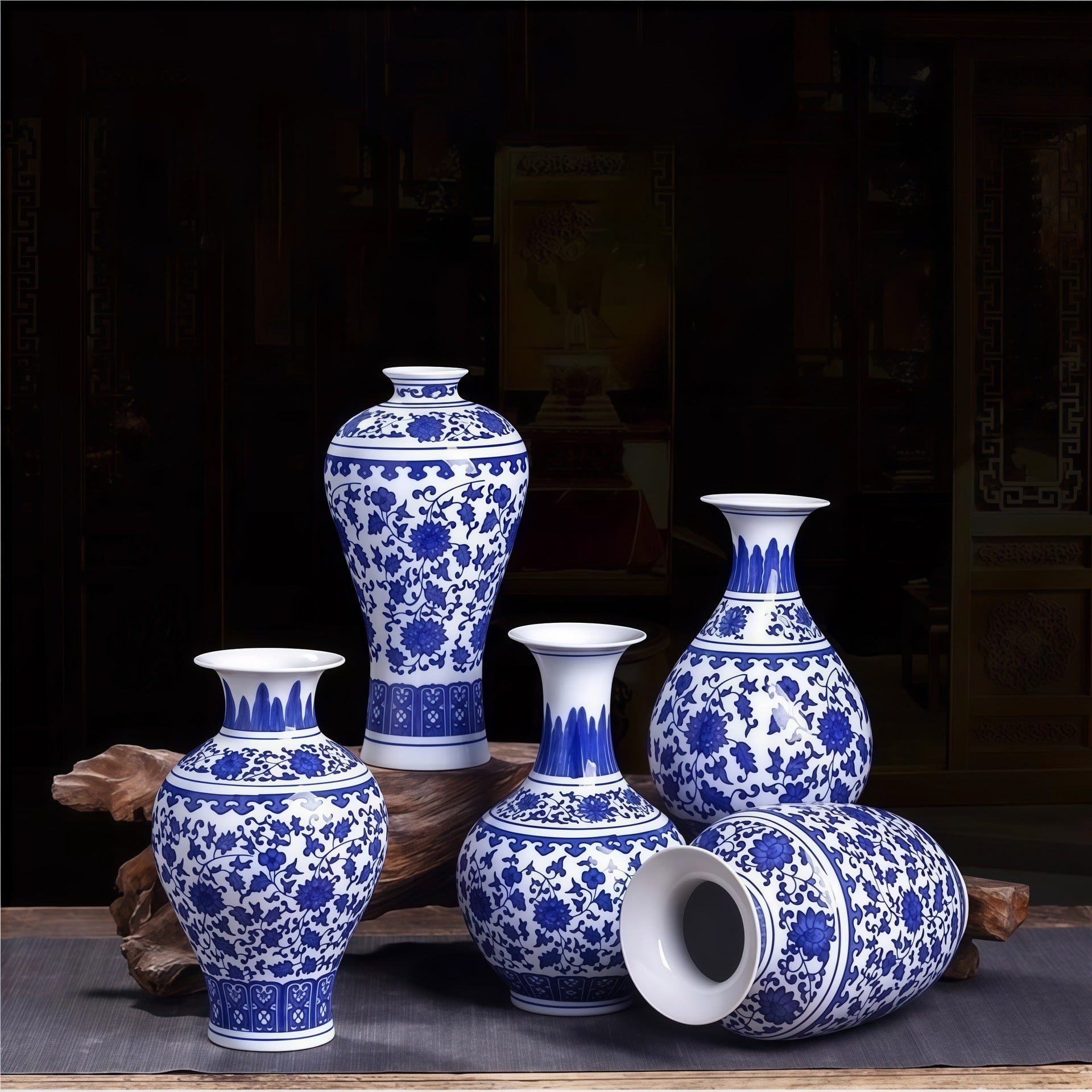 Antique-style blue and white porcelain home decorative ornament
