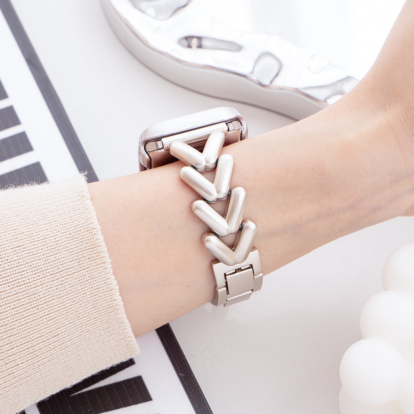 Apple Watch with V-shaped bracelet for women, made of metal