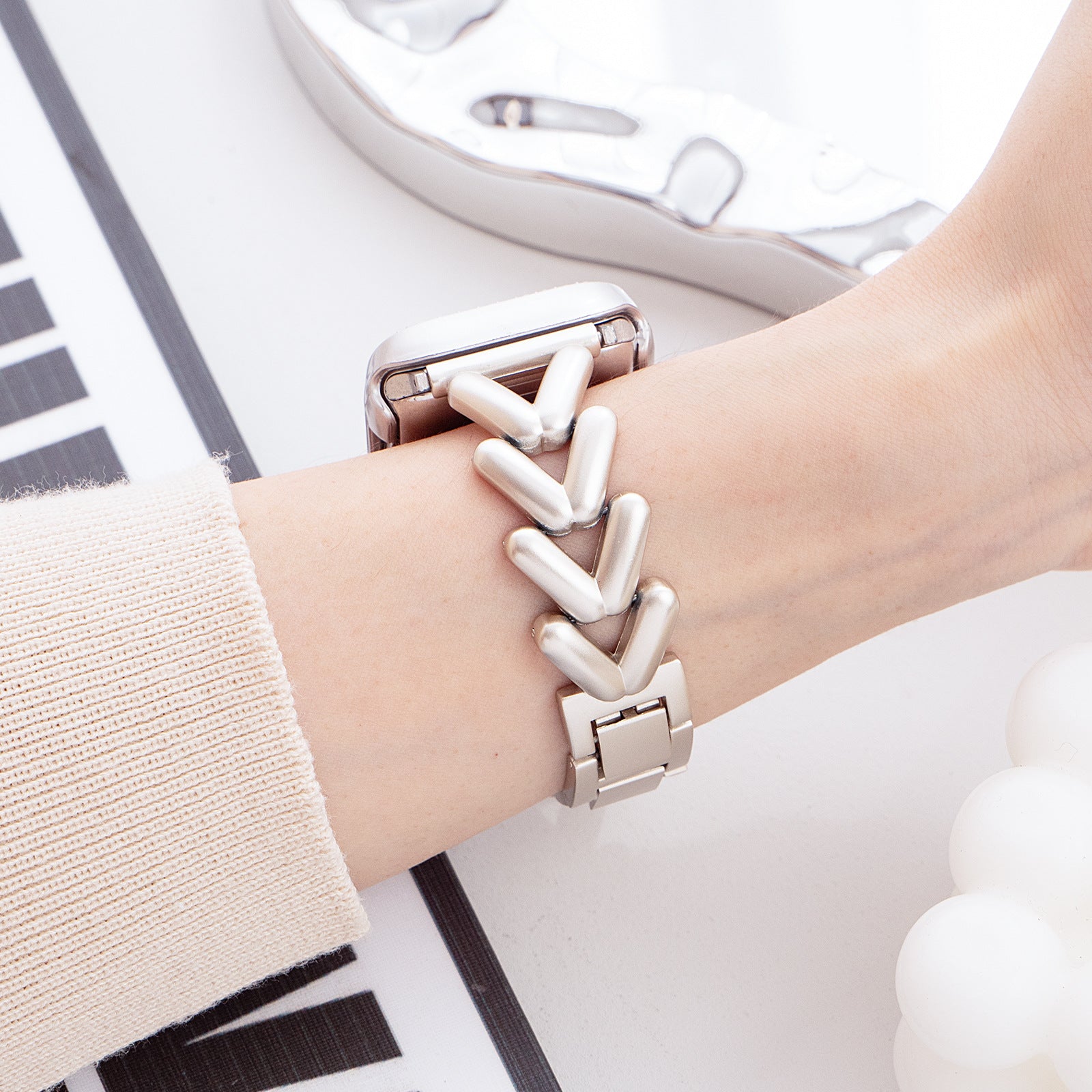 Apple Watch with V-shaped bracelet for women, made of metal
