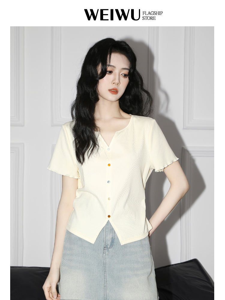 Apricot-colored V-neck short-sleeved T-shirt