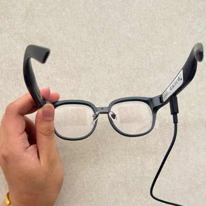 AR Smart Glasses with Translation and Teleprompter