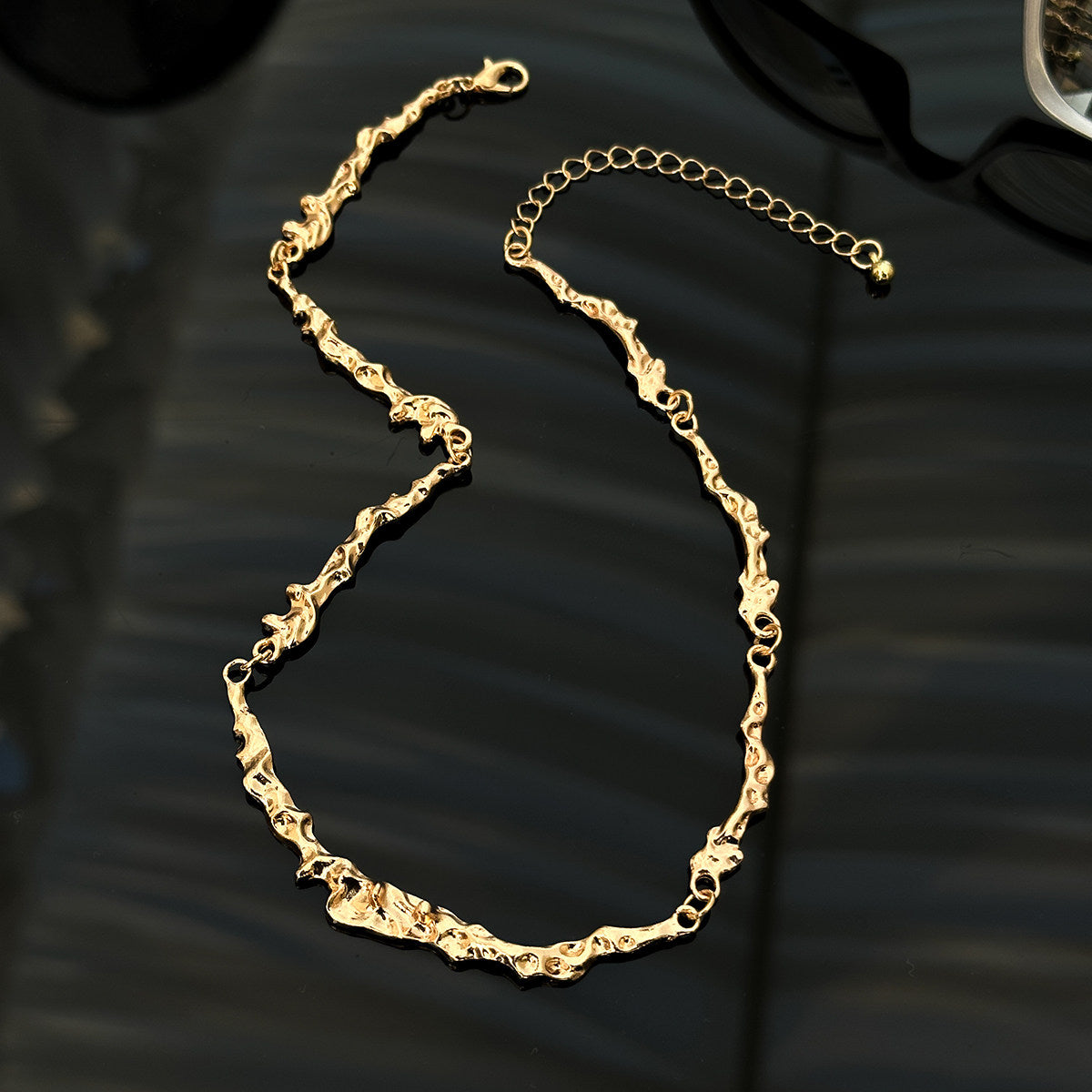 Assemble the necklace