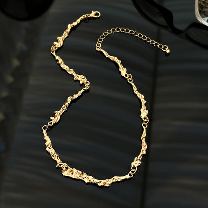 Assemble the necklace