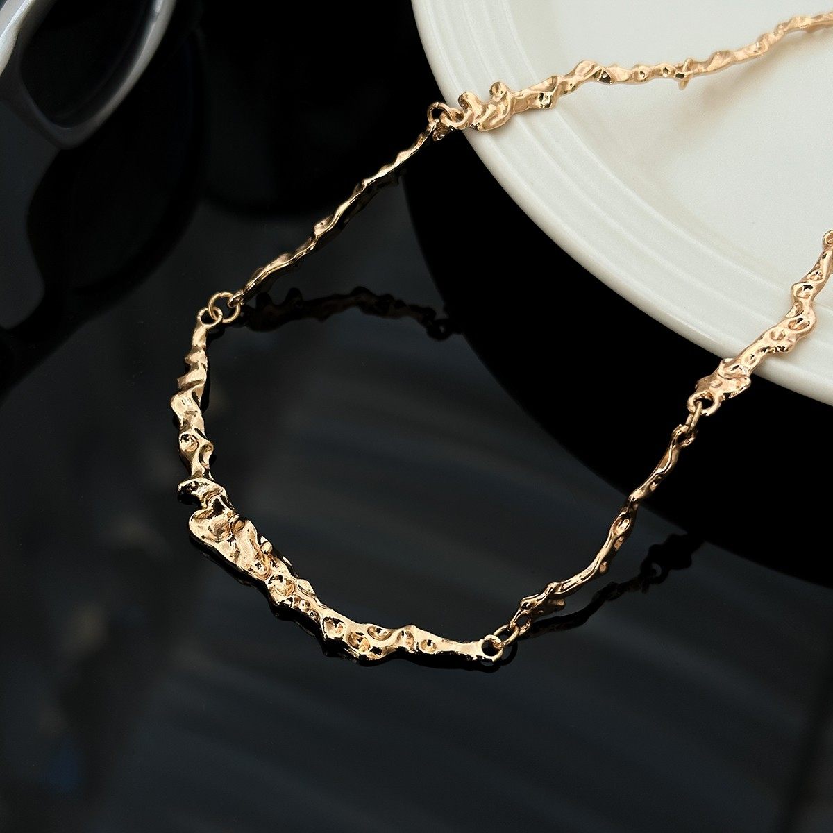 Assemble the necklace