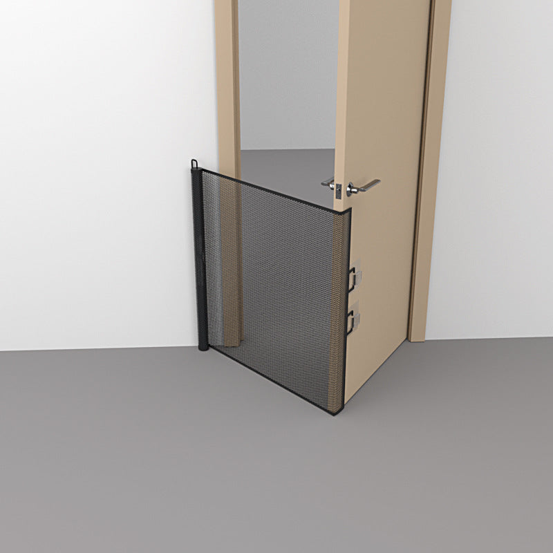 Automatic expanding pet enclosure