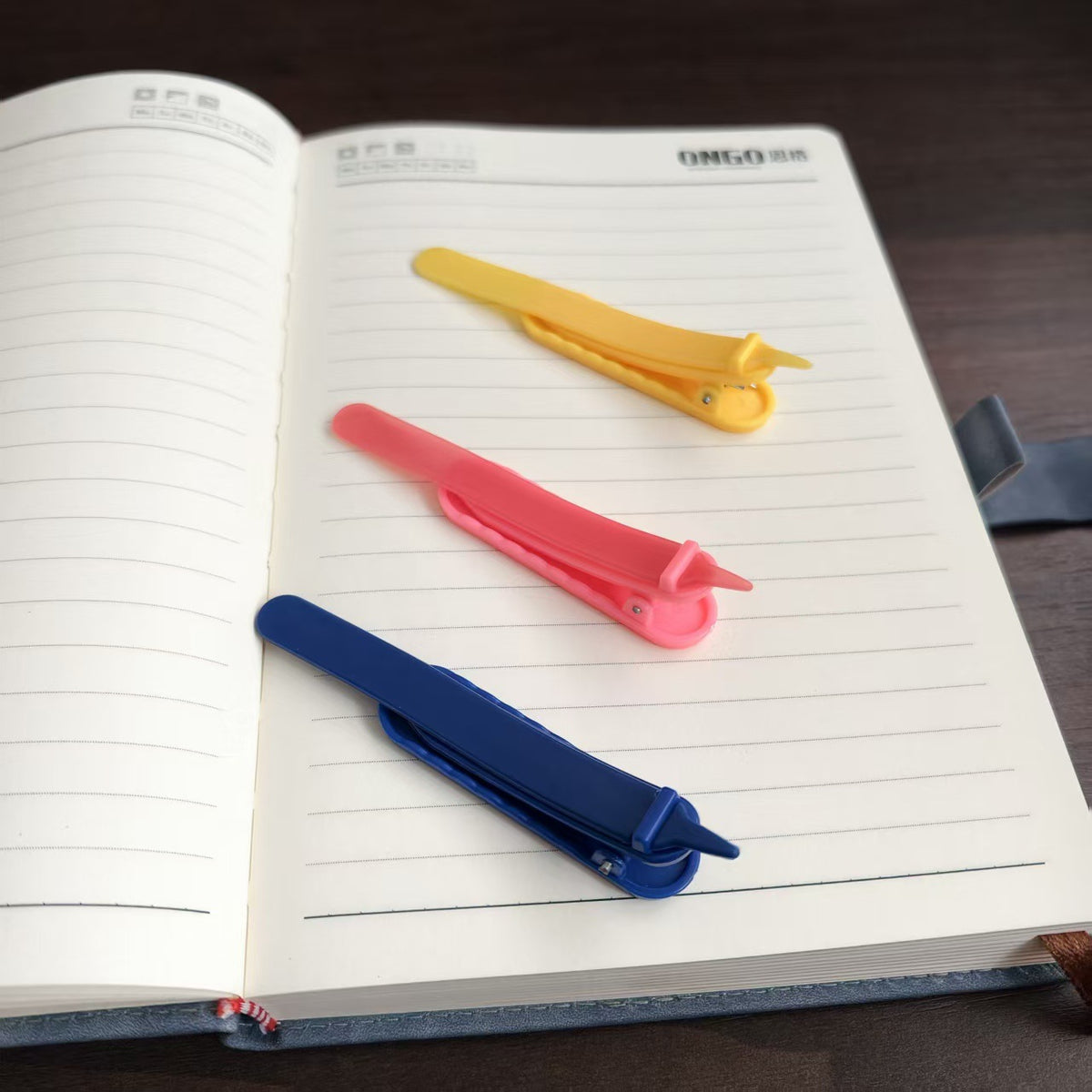 Automatic Page-Following Bookmark for Home Use