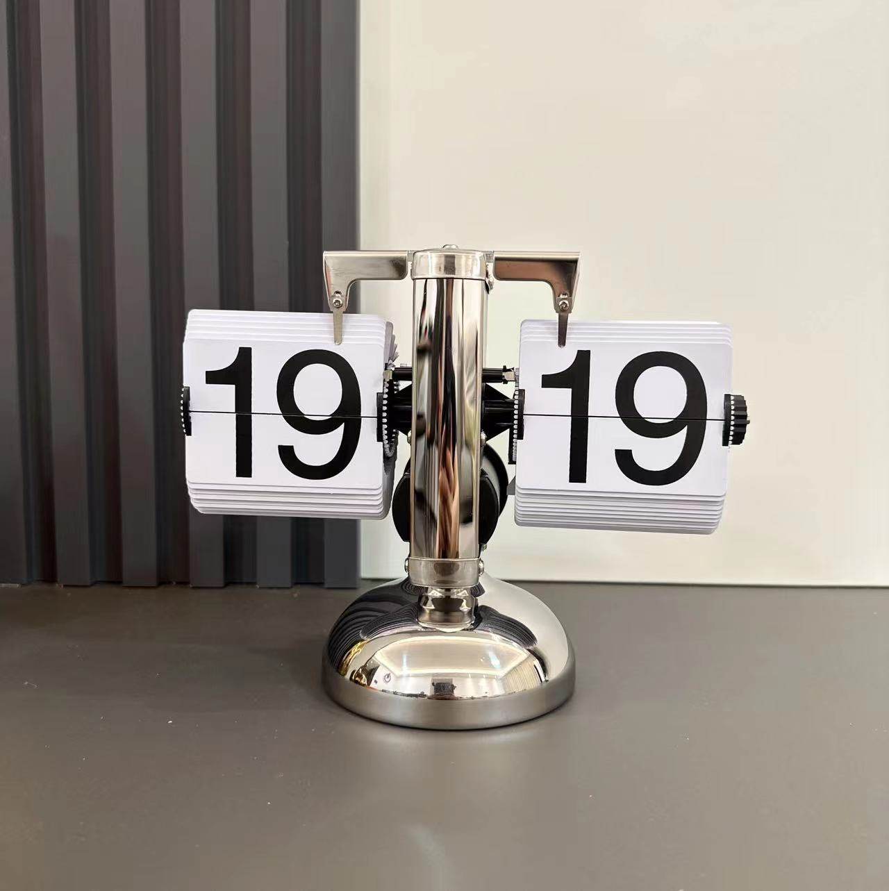 Automatic Page Turning Desk Clock