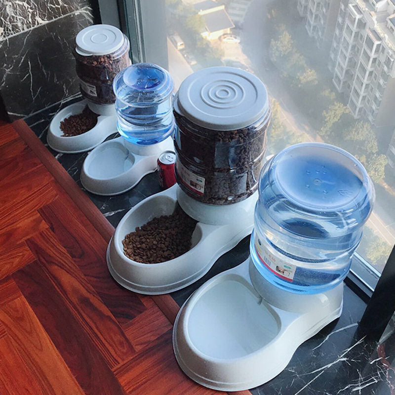 Automatic pet feeder