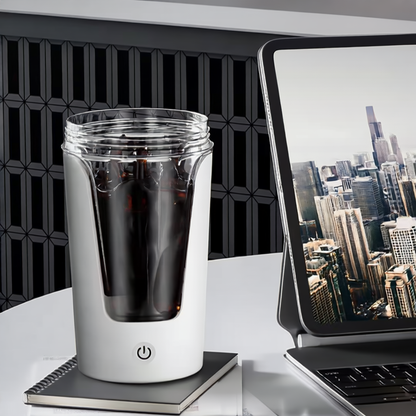 Automatic stirring cup
