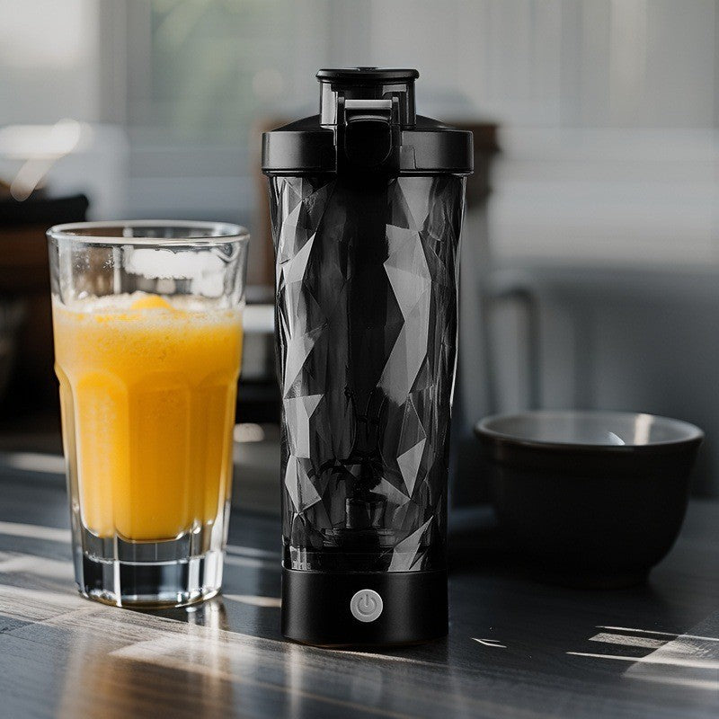 Automatic stirring cup