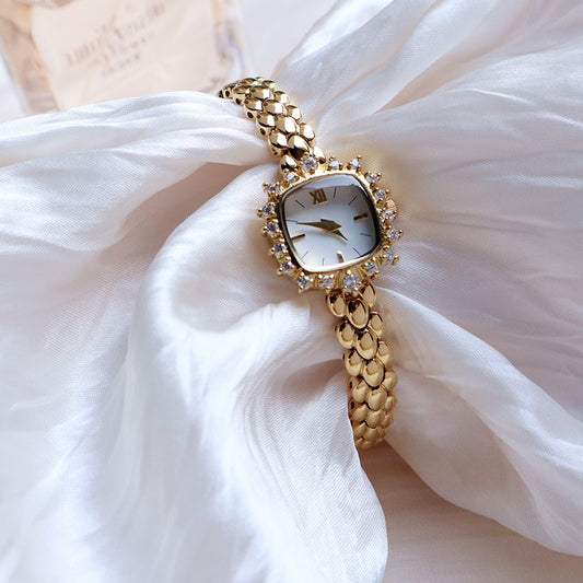 Women’s Niche Vintage Thin-Chain Watch – Timeless Design