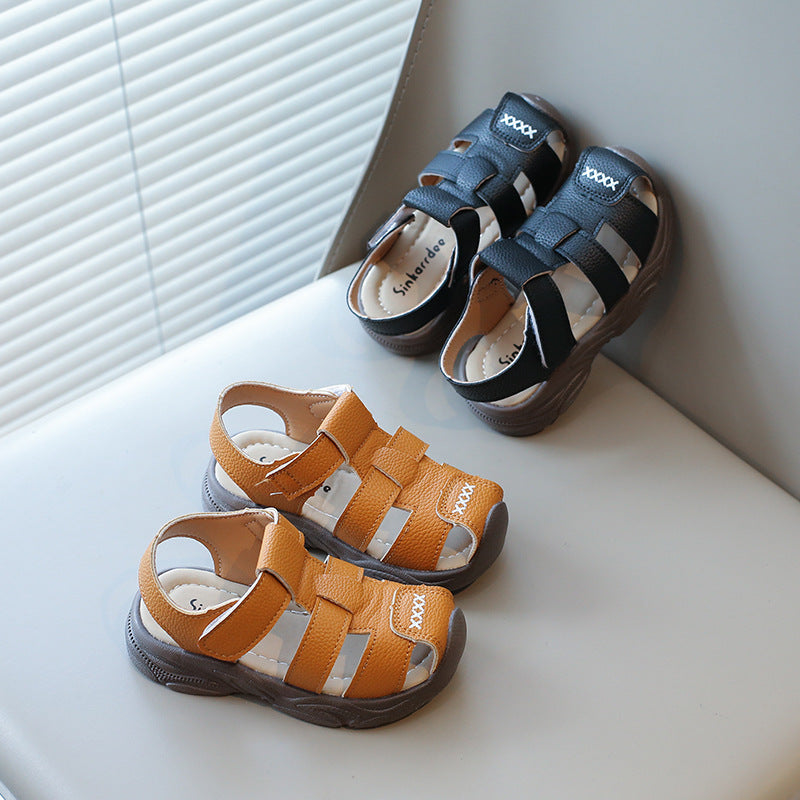 Baby shoes with openwork woven sole