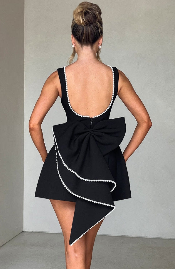 Backless bow dress