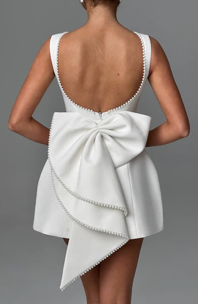 Backless bow dress