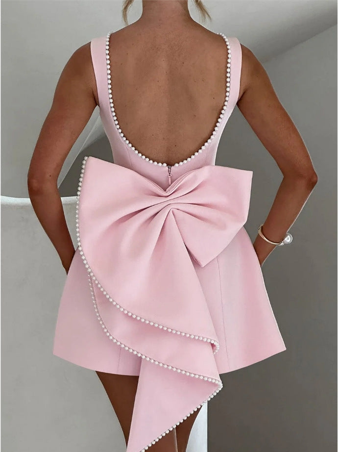 Backless bow dress