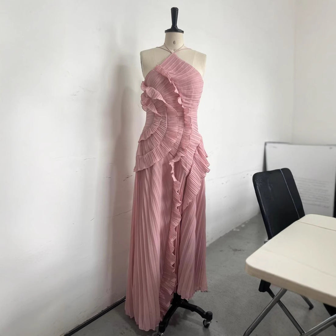 Backless dress