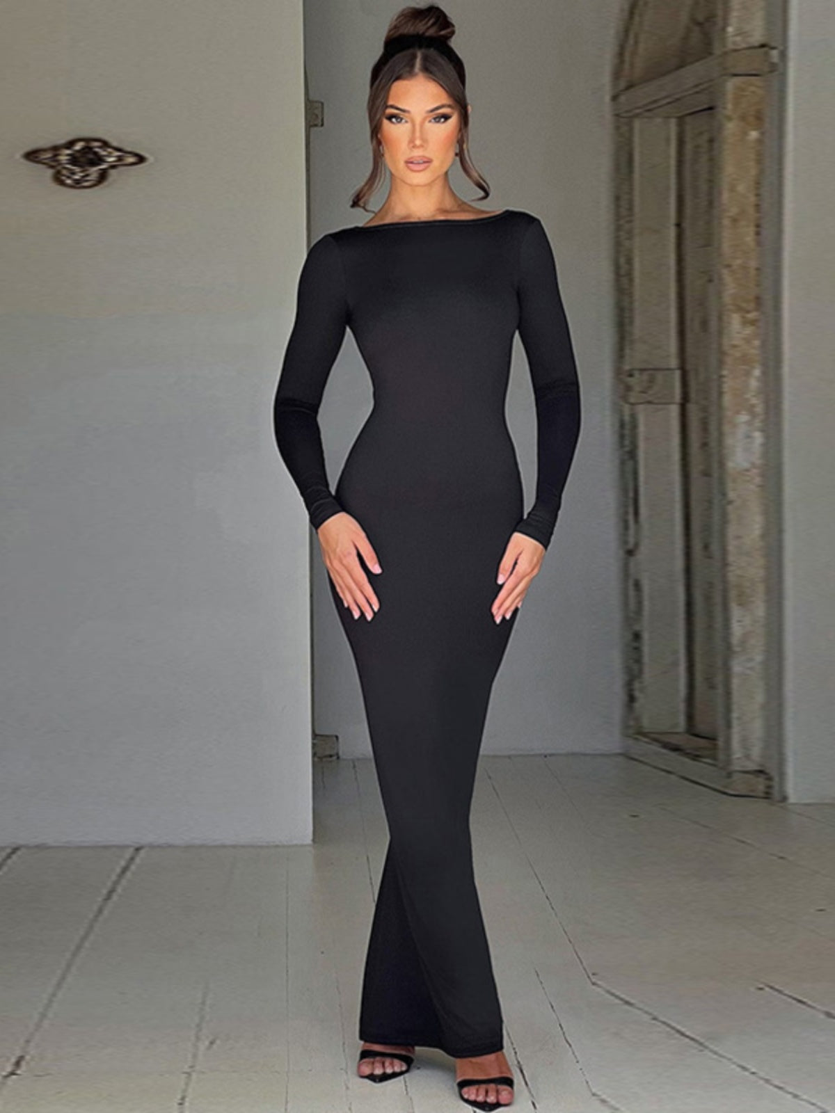 Backless pleated dress