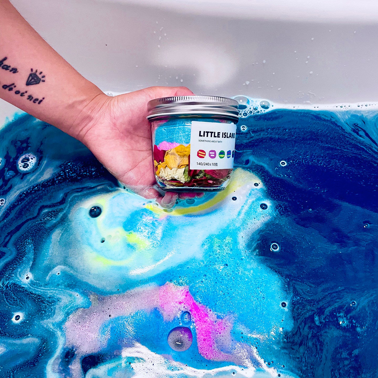 Bath oil bath ball