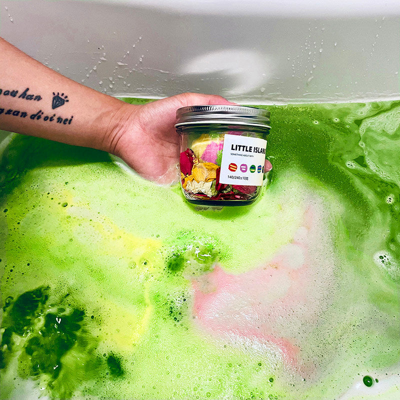 Bath oil bath ball