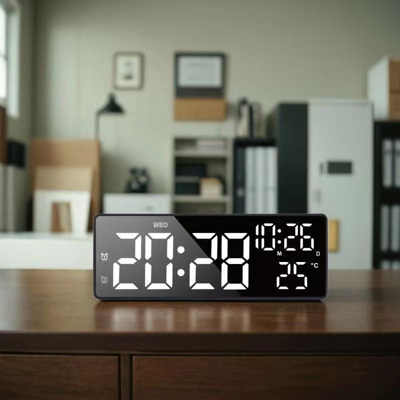 Battery-powered plug-in alarm clock