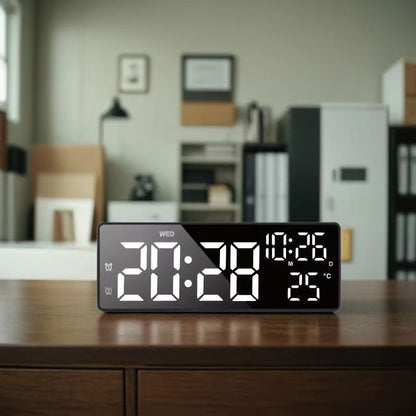 Battery-powered plug-in alarm clock