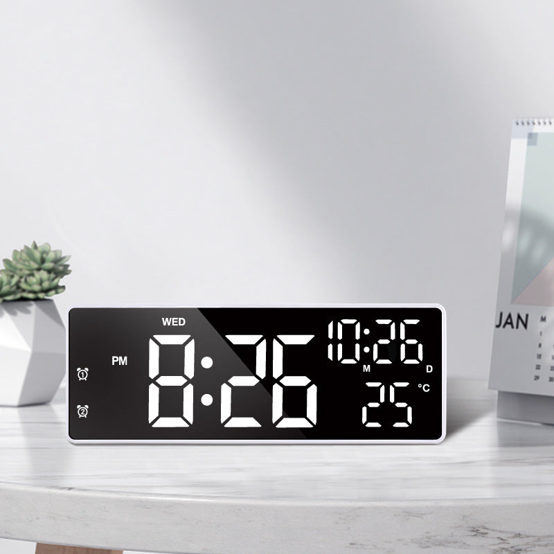 Battery-powered plug-in alarm clock