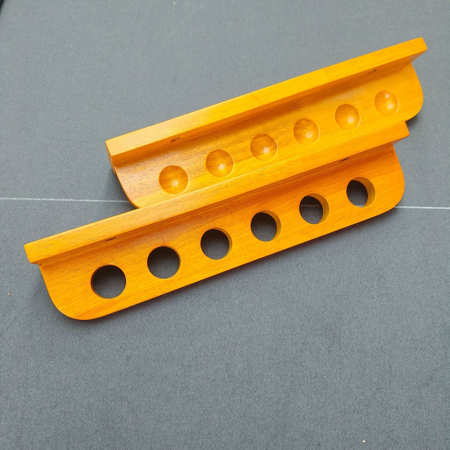 Billiard cue rack