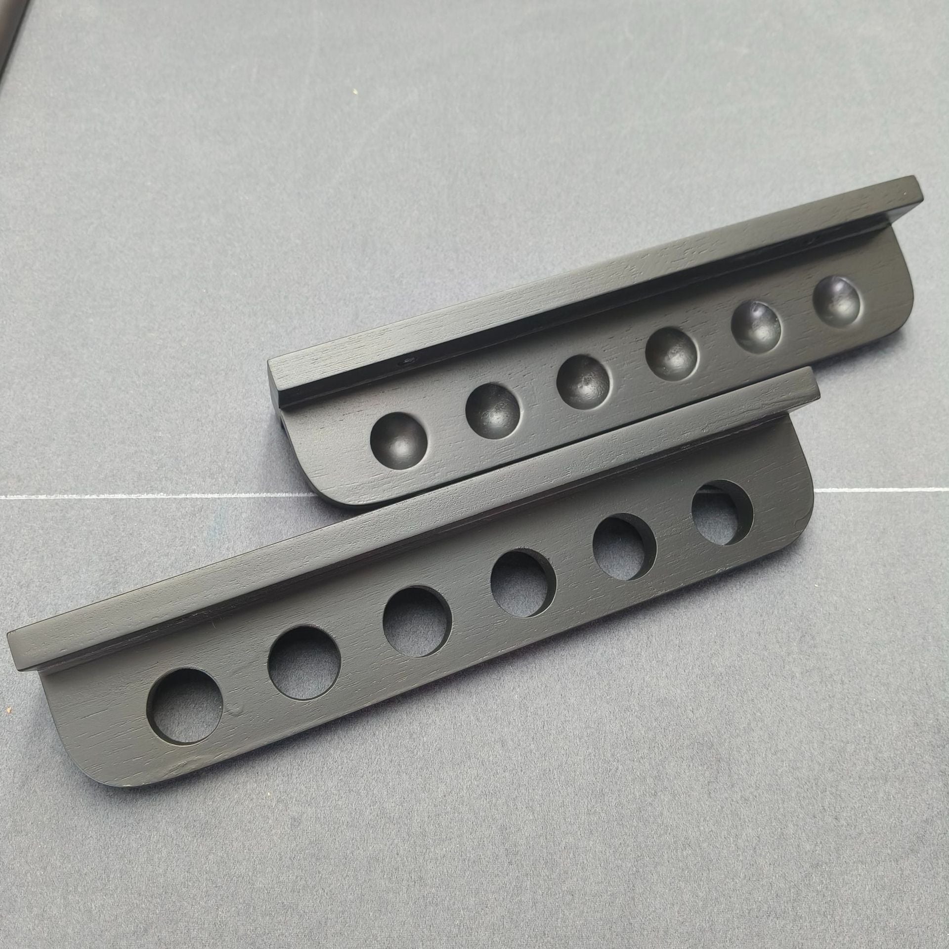 Billiard cue rack