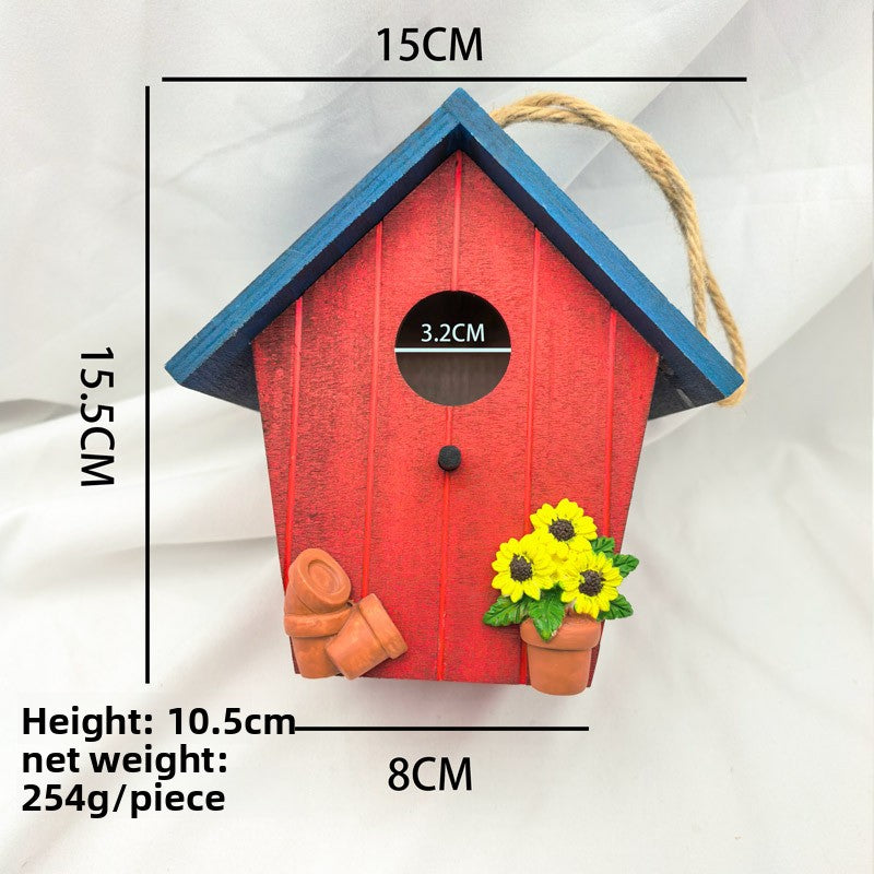 Birdhouse decorated with a bird’s nest