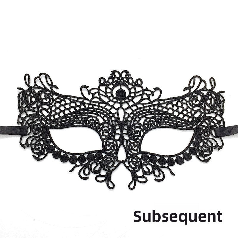Black lace mask