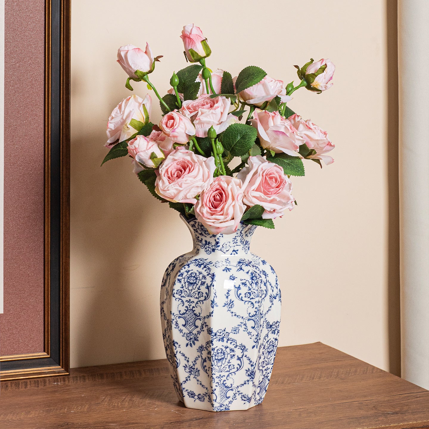 Blue and white porcelain vase