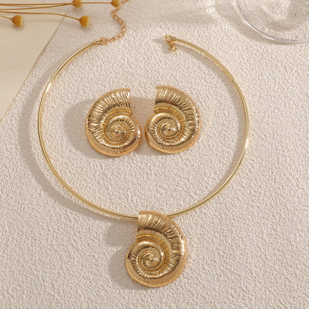 Bohemian Conch Earrings and Necklace Set