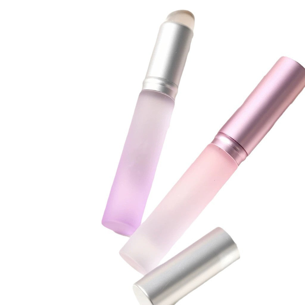 Bouncy silicone lip brush