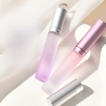 Bouncy silicone lip brush
