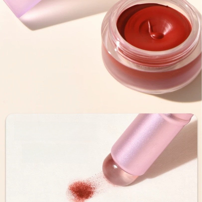Bouncy silicone lip brush