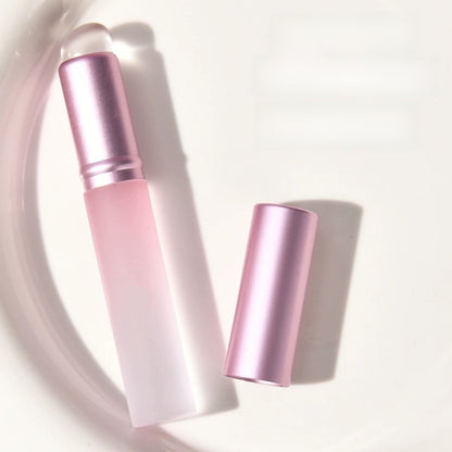 Bouncy silicone lip brush