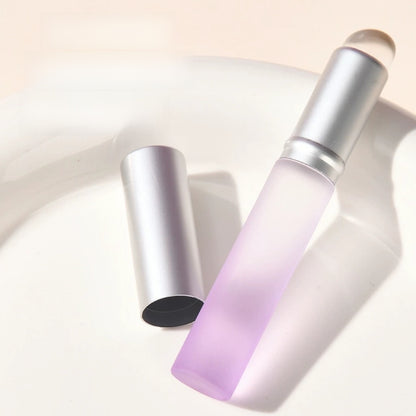 Bouncy silicone lip brush