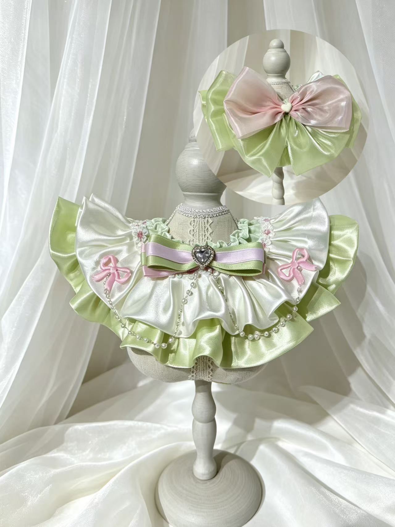 Bow-knot bib