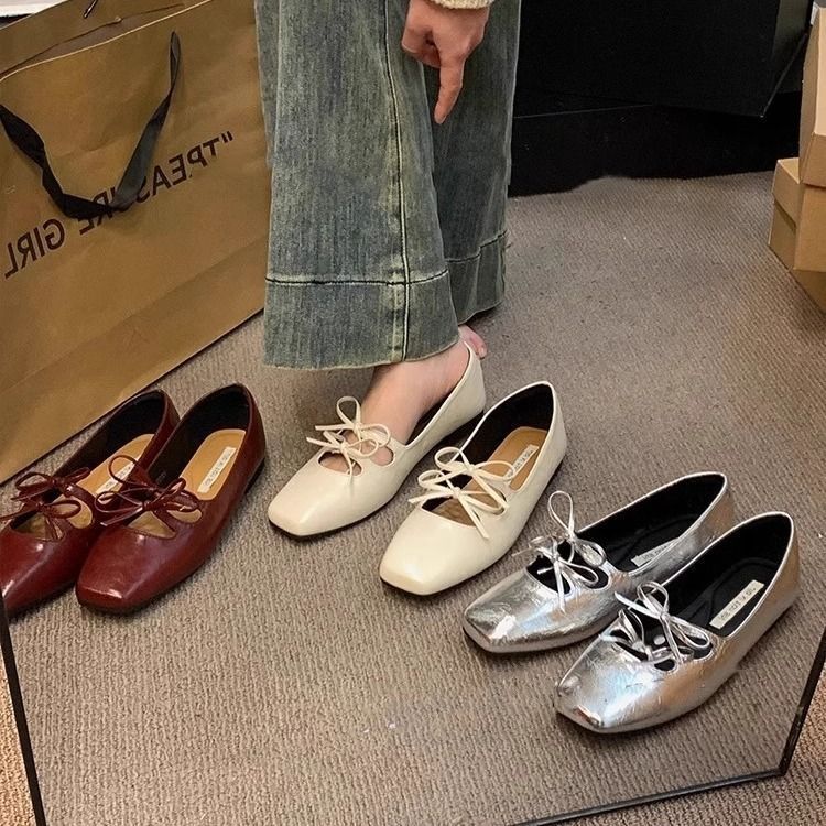 Bow Mary Jane shoes