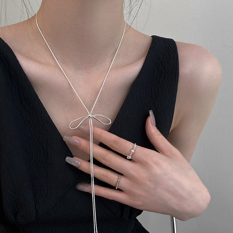 Bow necklace