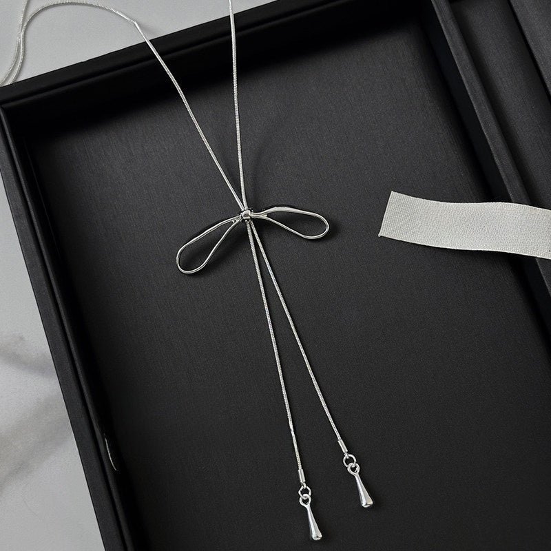 Bow necklace