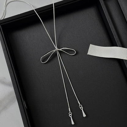Bow necklace