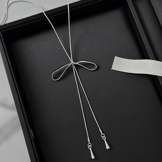 Bow necklace