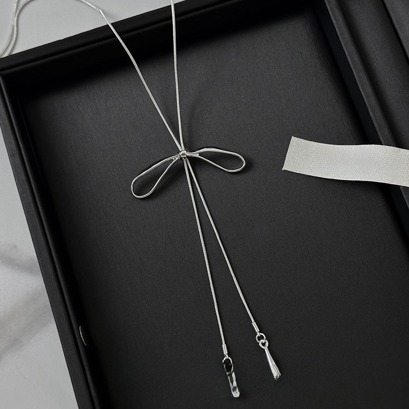 Bow necklace