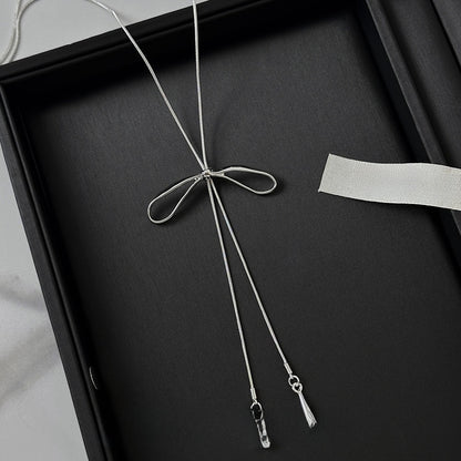 Bow necklace