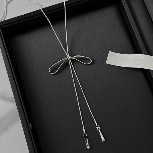 Bow necklace