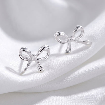 Bow-shaped stud earrings